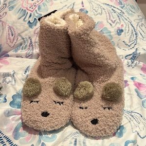 Super soft adorable slippers!!
